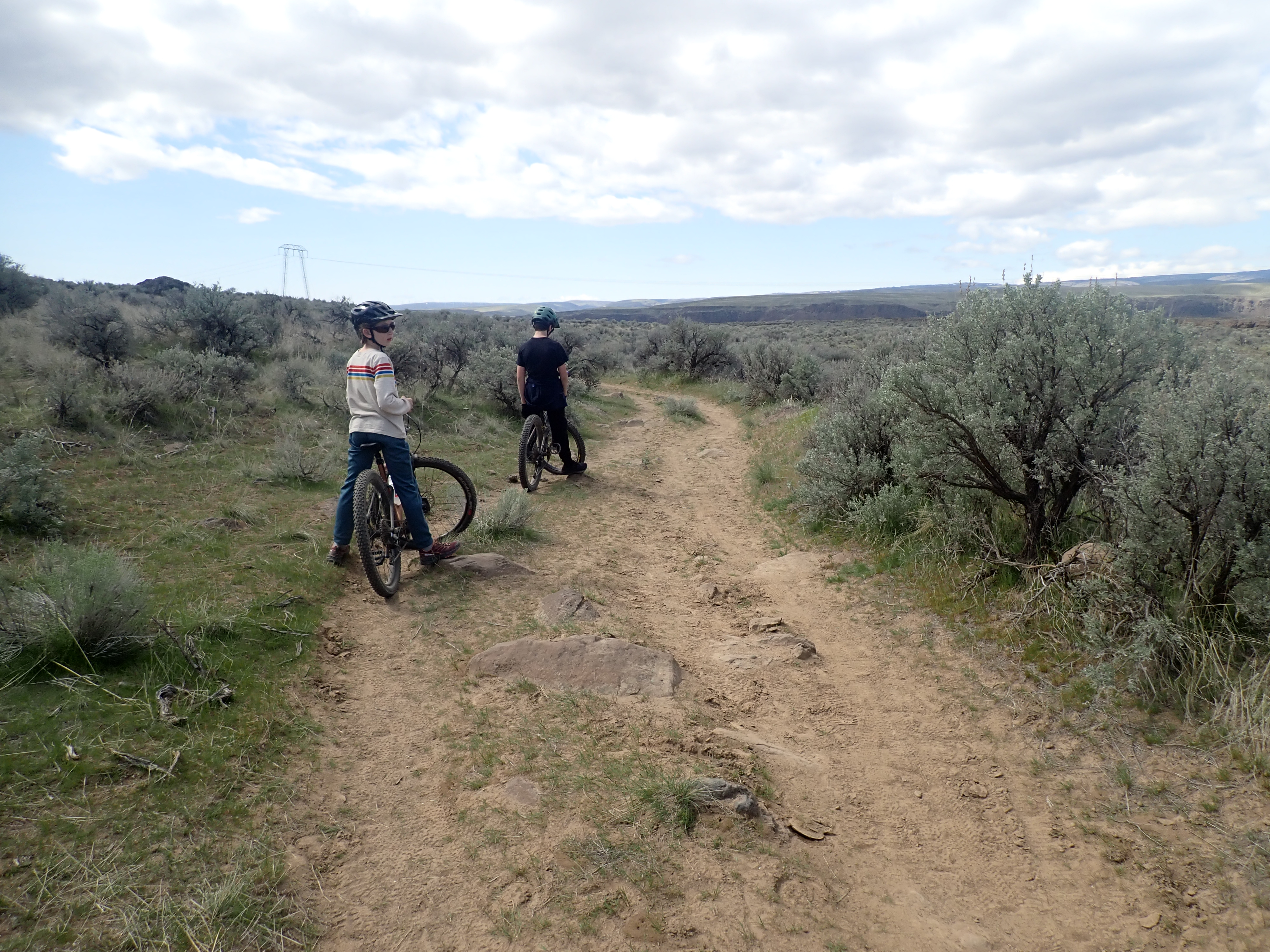 The trail to Dusty Lake.